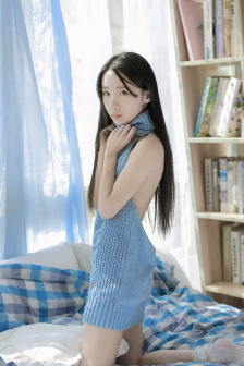 女皇跪趴在龙椅下吞吐